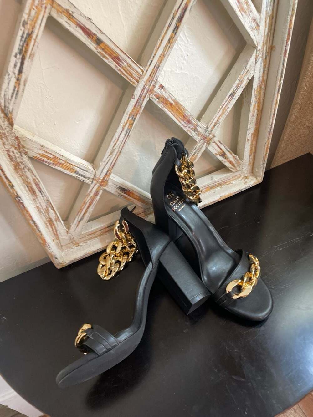 Oasis Society Black Chunky Gold Chain Block Heel Sandals Size 10 - Picture 5 of 9